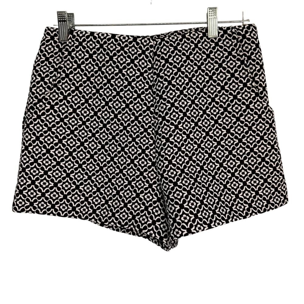 Alythea Black & White High Rise Shorts Size Large